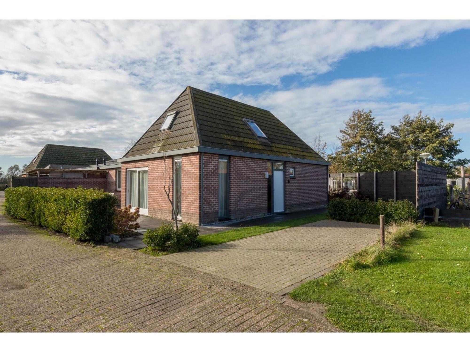 Family House On A Small Park With A Large Playing Field Serooskerke  Buitenkant foto
