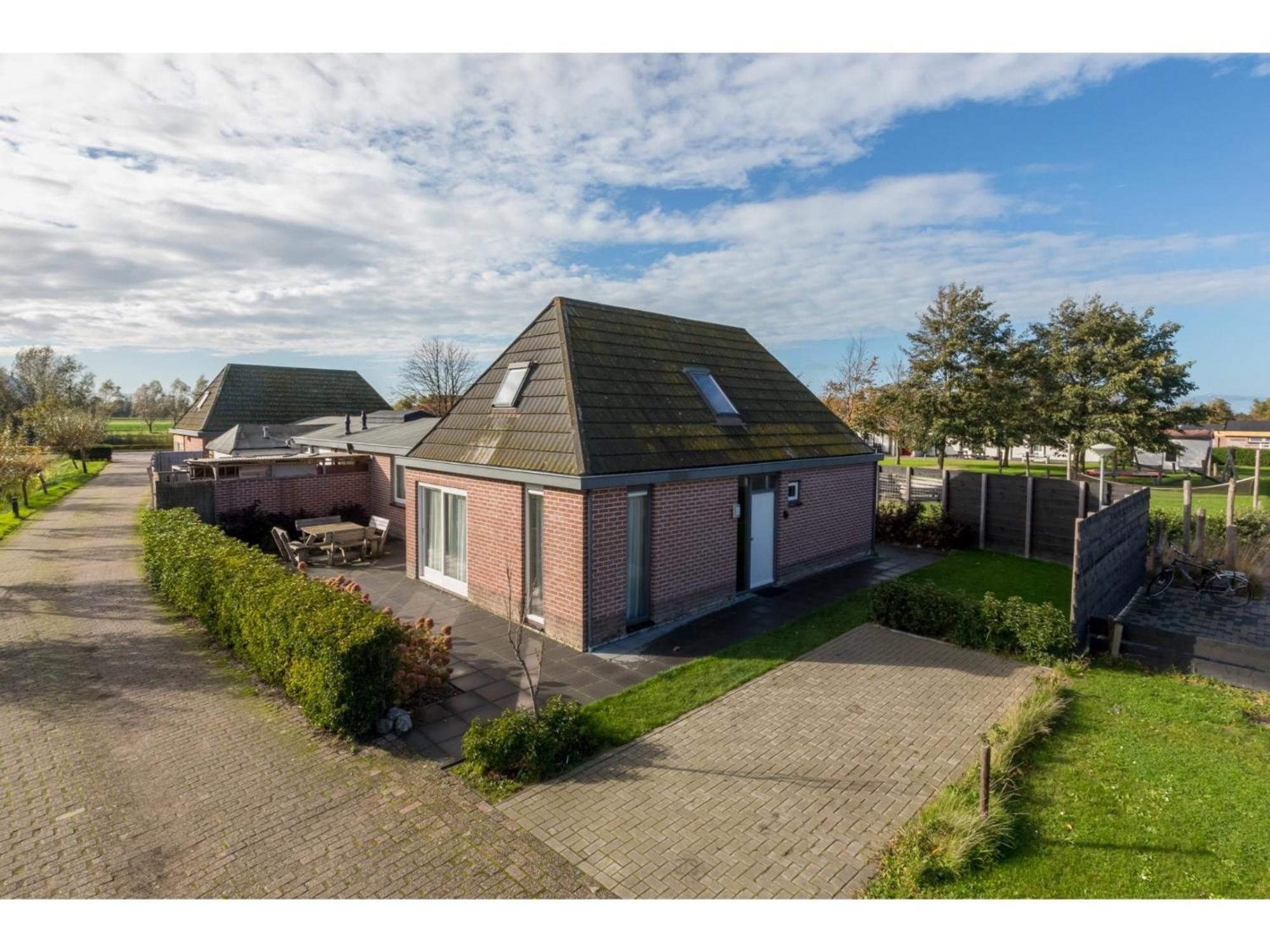 Family House On A Small Park With A Large Playing Field Serooskerke  Buitenkant foto