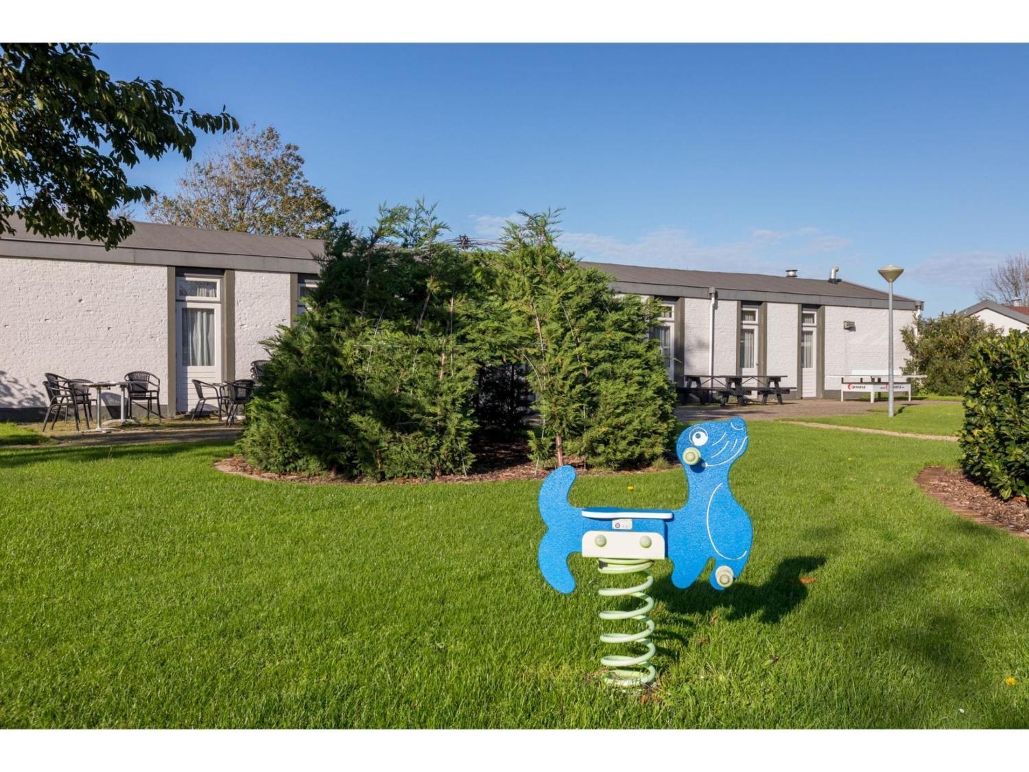 Family House On A Small Park With A Large Playing Field Serooskerke  Buitenkant foto