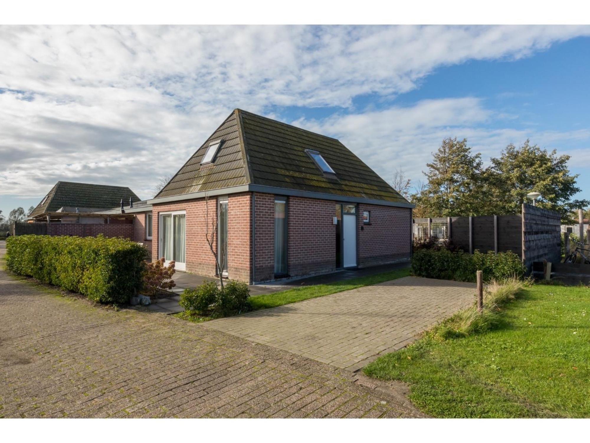 Family House On A Small Park With A Large Playing Field Serooskerke  Buitenkant foto